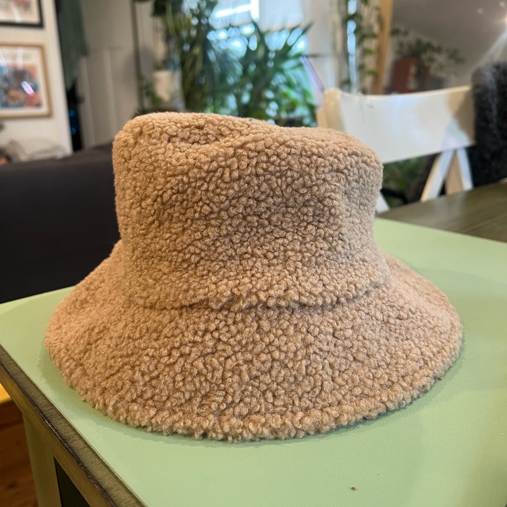 Uniqlo Furry Bucket Hat